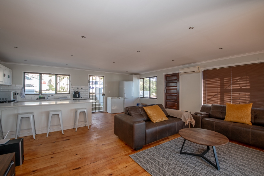 4 Bedroom Property for Sale in Rooi Els Western Cape
